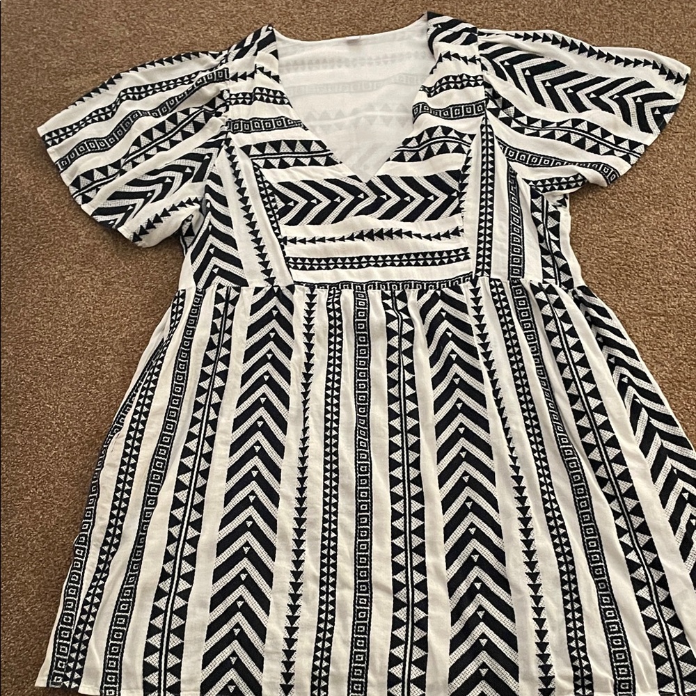 Old Navy Black and White Midi Dress